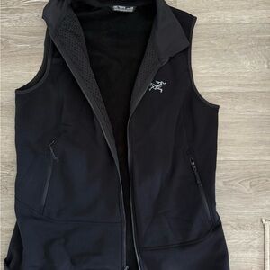 Arc'teryx Women's Black Vest-large